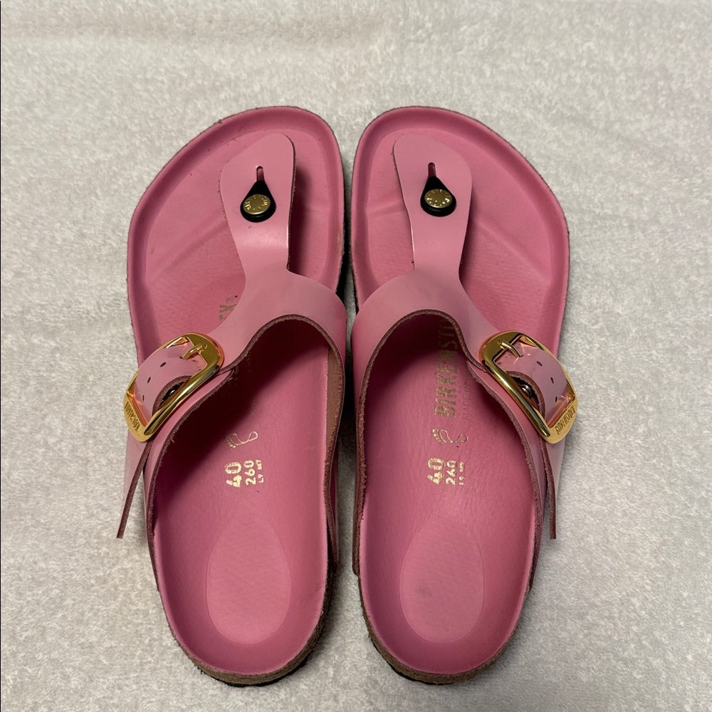 Birkenstock Big Buckle Gizeh - Pink with Gold Buckle